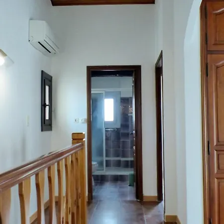 Spacious House With Garden 펜션 *
