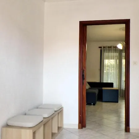 Spacious House With Garden 펜션